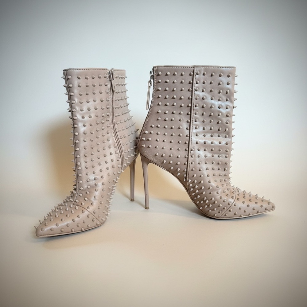Steve Madden Vapor Studded Ankle Boots Nude Pointed Toe Stiletto Heel Size 7.5